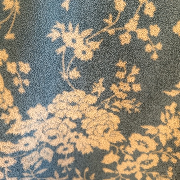 🚺 Eddie Bauer blue floral fleece top - Picture 8 of 10